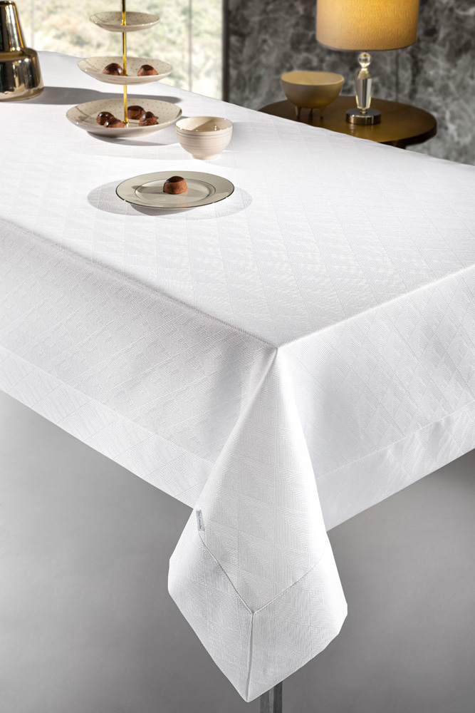 Tραπεζομάντηλο Guy Laroche 160X320 Motion White