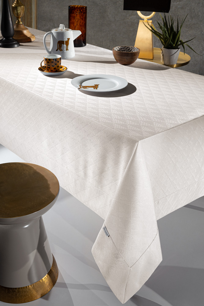 Tραπεζομάντηλο Guy Laroche 160X320 Motion Ivory