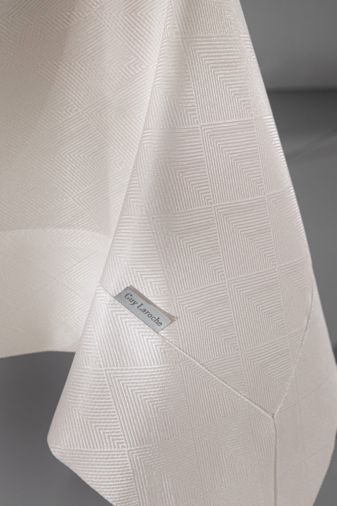 Tραπεζομάντηλο Guy Laroche 160X320 Motion Ivory
