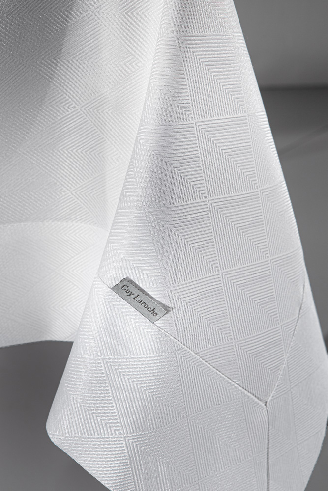 Tραπεζομάντηλο Guy Laroche 160X320 Motion White